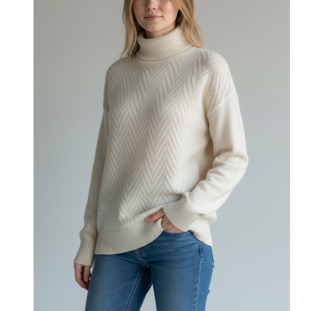 Club Monaco 100% Cashmere Turtleneck Sweater L Ivory Chevron Knit Quiet Luxury